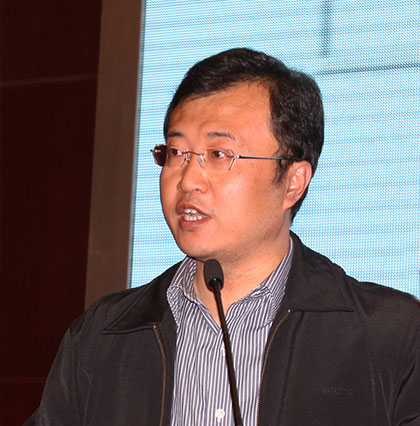 中国水利水电第二工程局有限公司副总经理杜慧鹏发表题为《由诺兰模型看中国施工企业的信息化建设》的演讲