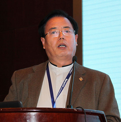 北京首钢建设集团有限公司总经理徐晓峰发表题为《首钢建设信息化的总结与思考》的演讲