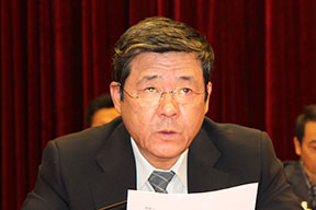 中施企协李鸿庆副会长宣读关于表彰