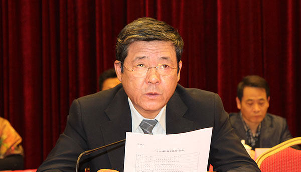 中施企协李鸿庆副会长宣读关于表彰