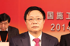 中施企协副会长李长进 宣读2013-2014年度国家优质工程奖突出贡献者表彰文件